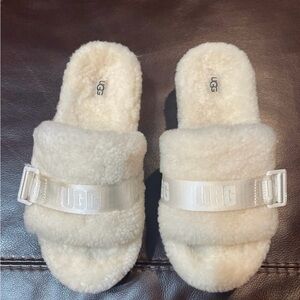UGG Women’s White Plush Flufitta Slide Platform Slippers. Size 9. Barely Worn